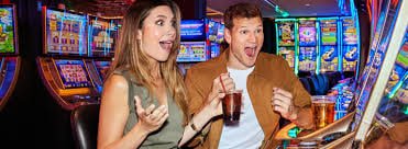 Online sportsbook ဘောလုံးပွဲ odds ကြည့်ရှုပြီး bet ချနေသောပုံ